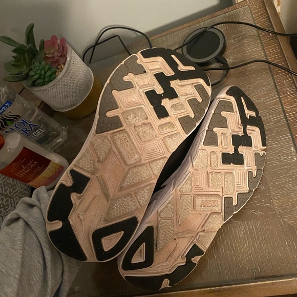 MAKE OFFER Hoka shoes - Picture 4 of 5